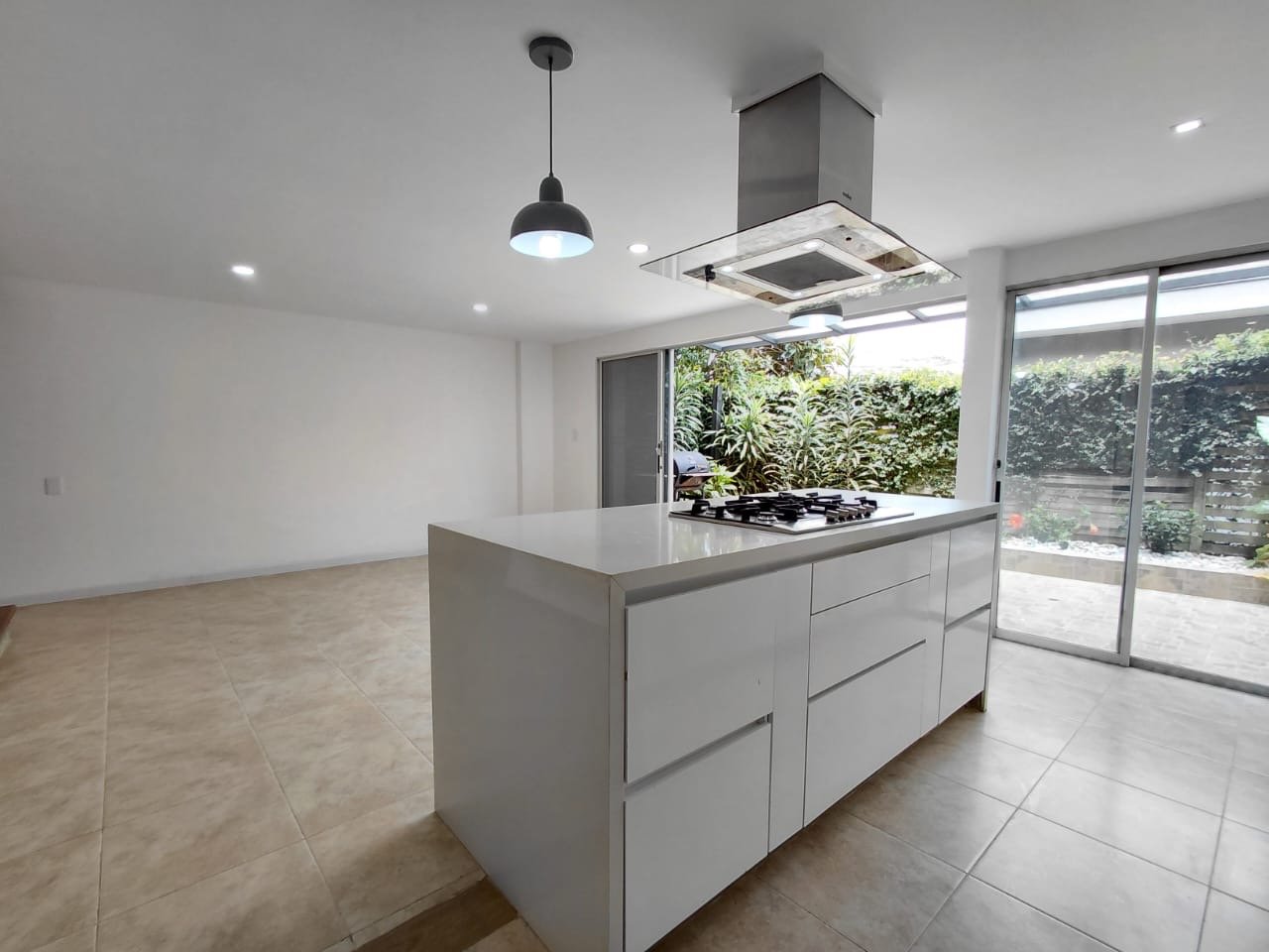 Casa en Renta tradicional con fácil Acceso por las Palmas  - Image 20