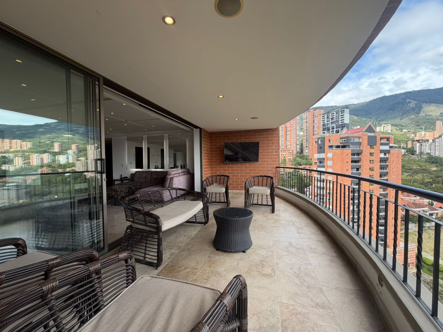 Luxury Furnished Apartment for Rent & Sale – Las Palmas, El Poblado