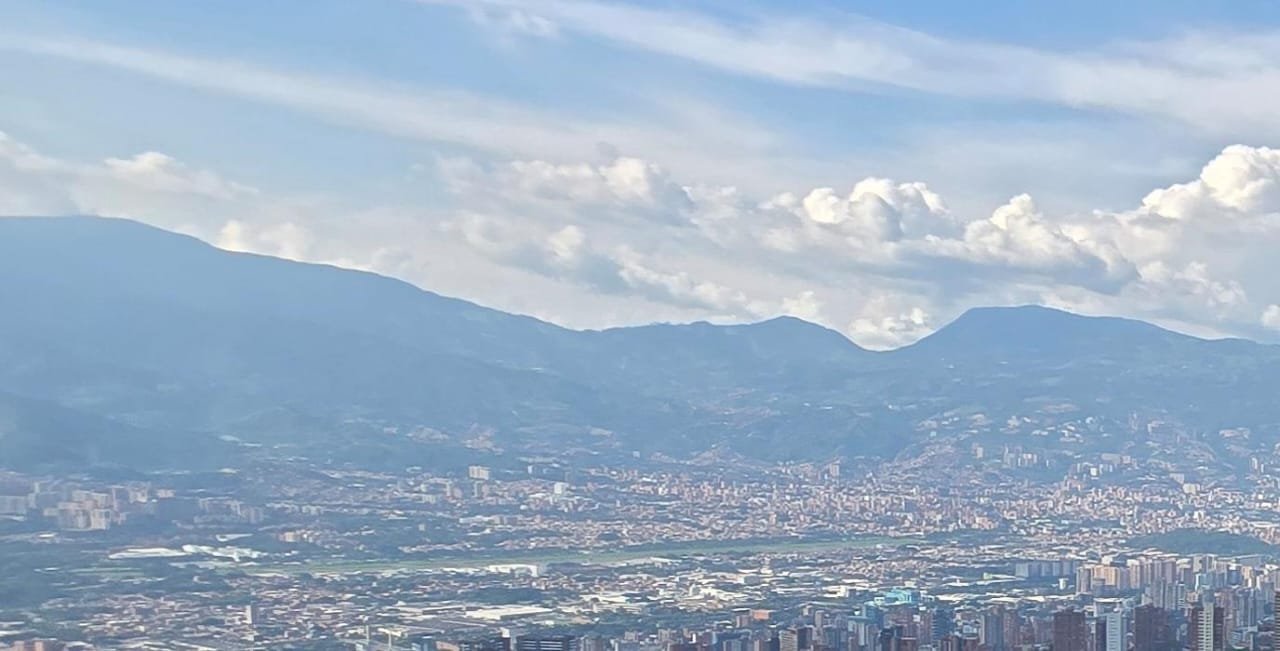 Exclusivo lote en venta en el poblado con Vista Panorámica  - Image 6