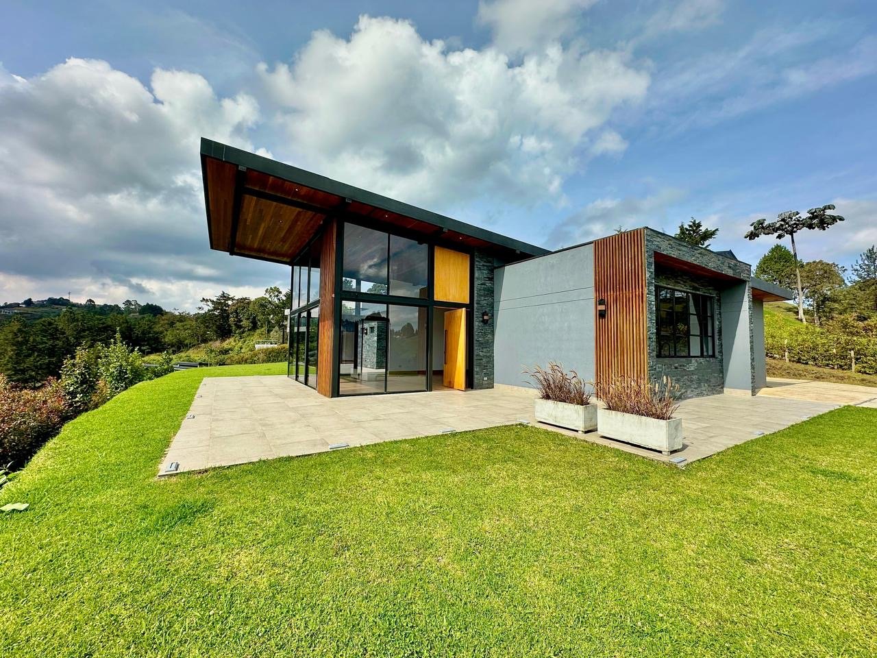 Hermosa Casa Campestre en Renta Poblado  - Image 16