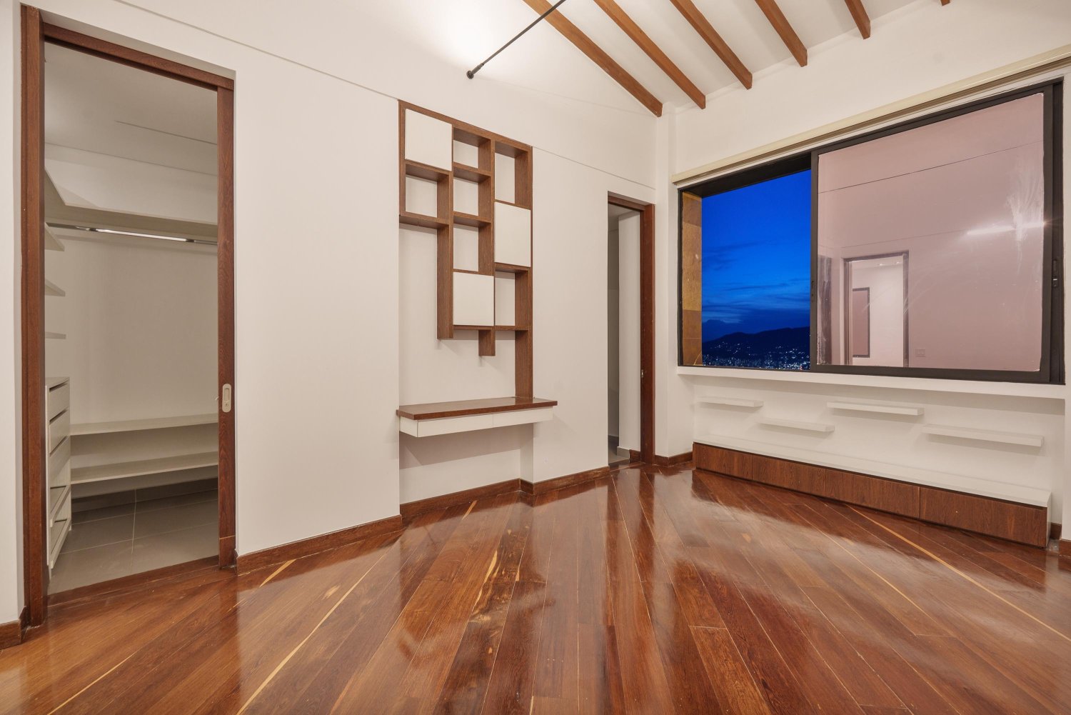 Exclusiva Casa De lujo en Renta y venta con la mejor Vista panorámica a Medellín  - 21