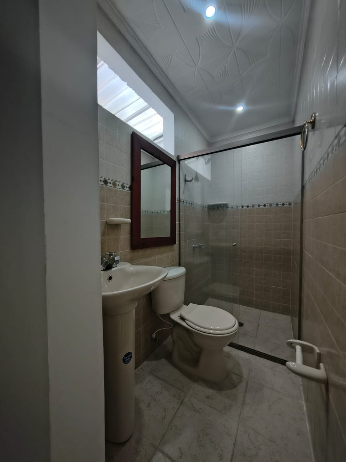 Gran Casa de 3 niveles en Renta y Venta en Sabaneta  — 17