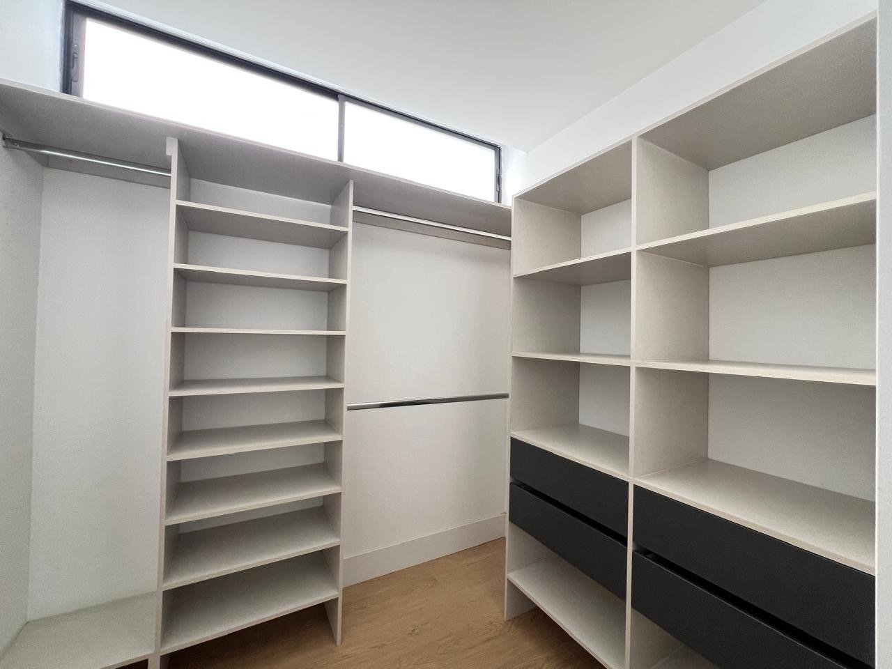 Gran casa Duplex disponible en Renta en Envigado . — 16