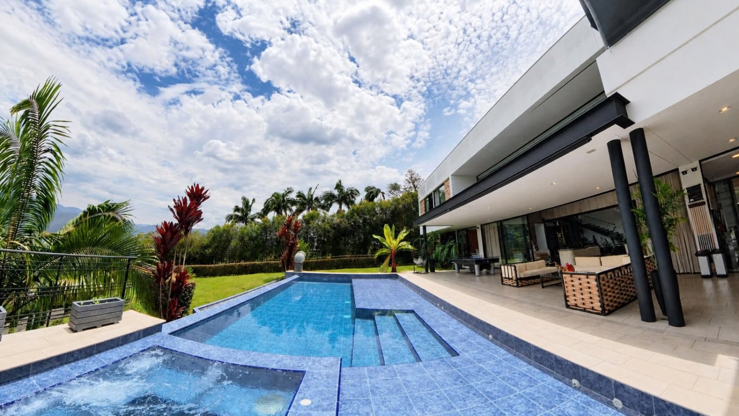 Luxury Villa for Rent – Las Palmas, Medellín