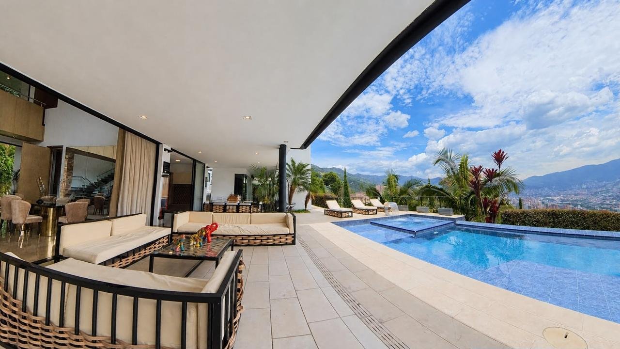Luxury Villa for Short-Term Rental – Las Palmas, Medellín