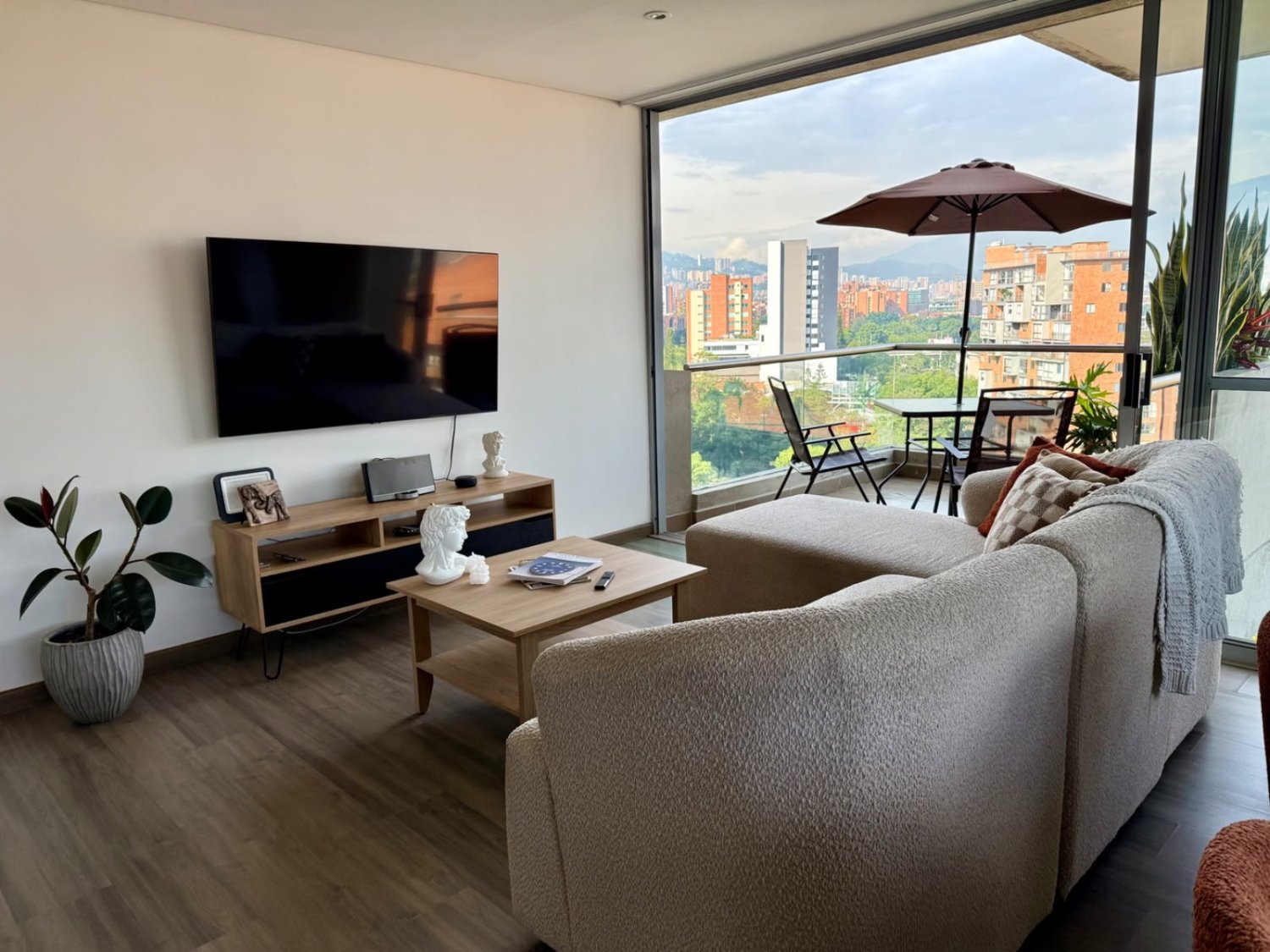 Apartamento dotado en Renta en el Poblado  — 3