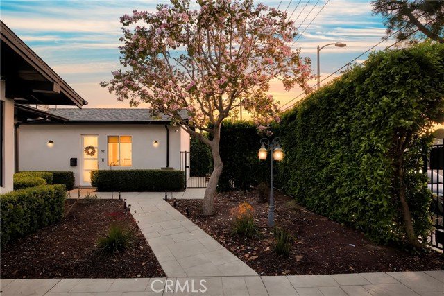 Beautifully Updated Gated Single-Level Apartment - Image 9