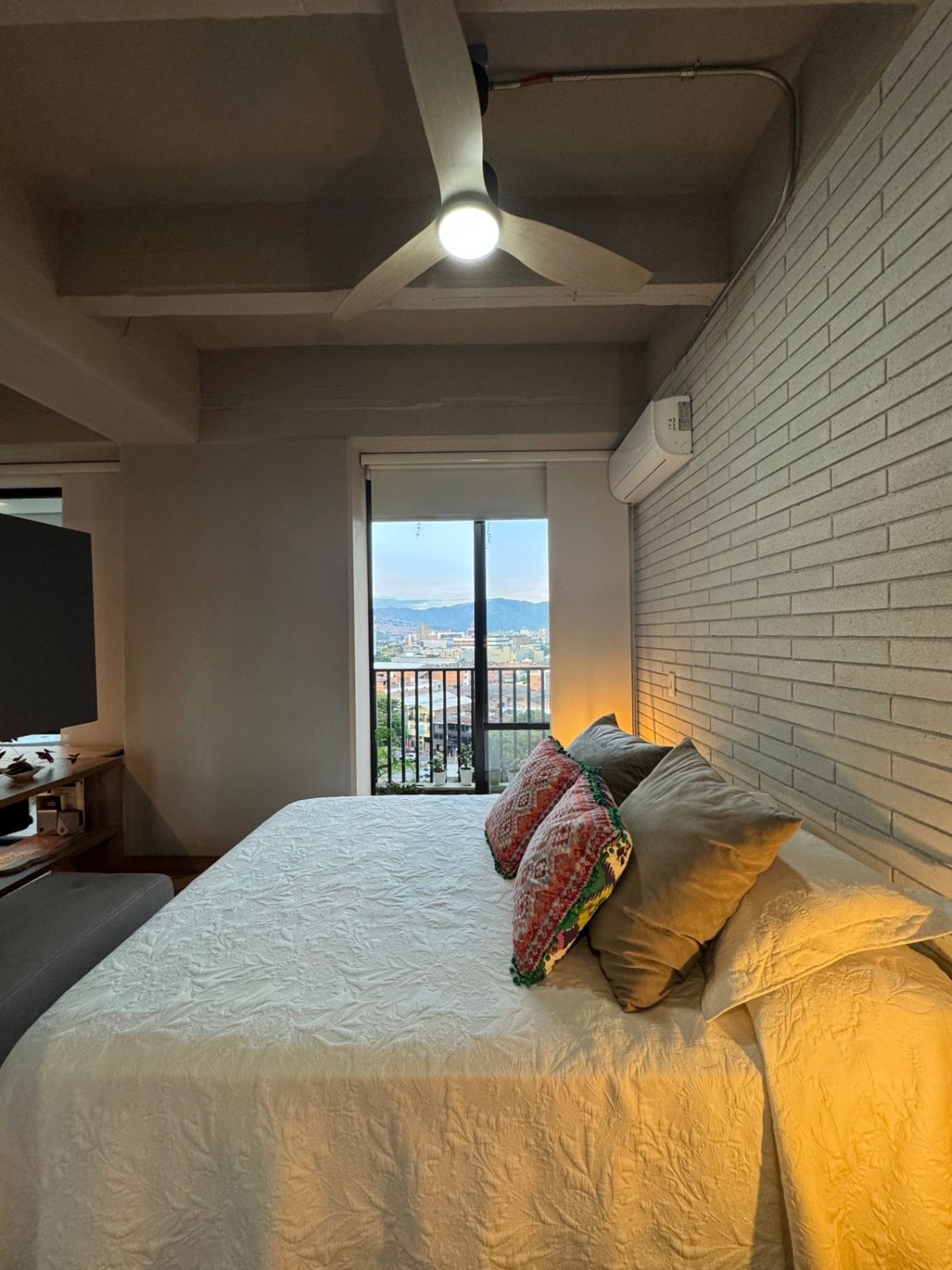 Aparta estudio Amoblado en Ciudad del Rio - Image 8