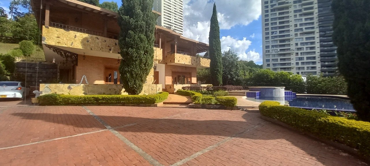 Exclusiva casa en Sabaneta con piscina privada  - Image 2