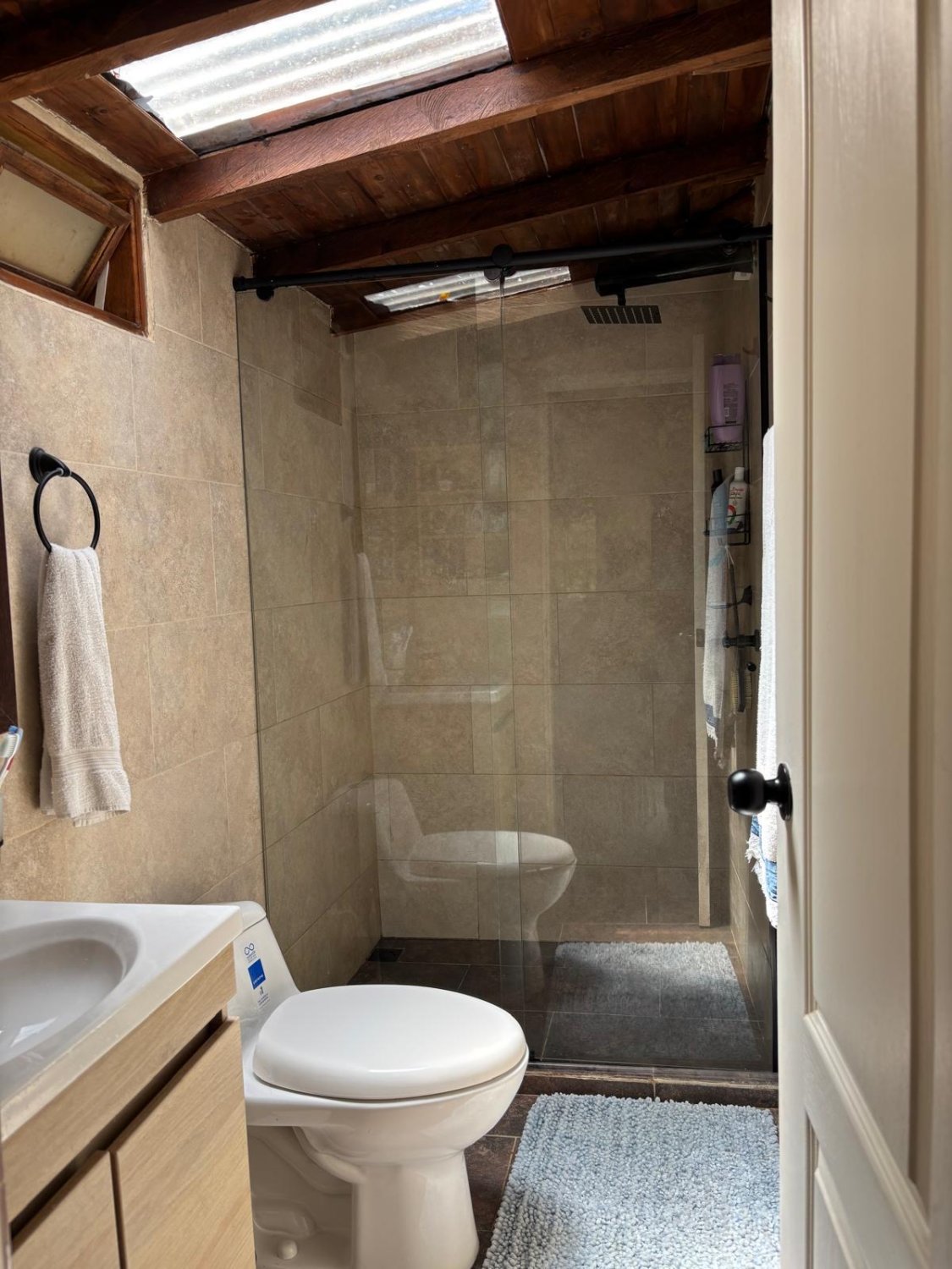 Casa lote disponible en venta en Guarne  con 3 cabañas  — 16