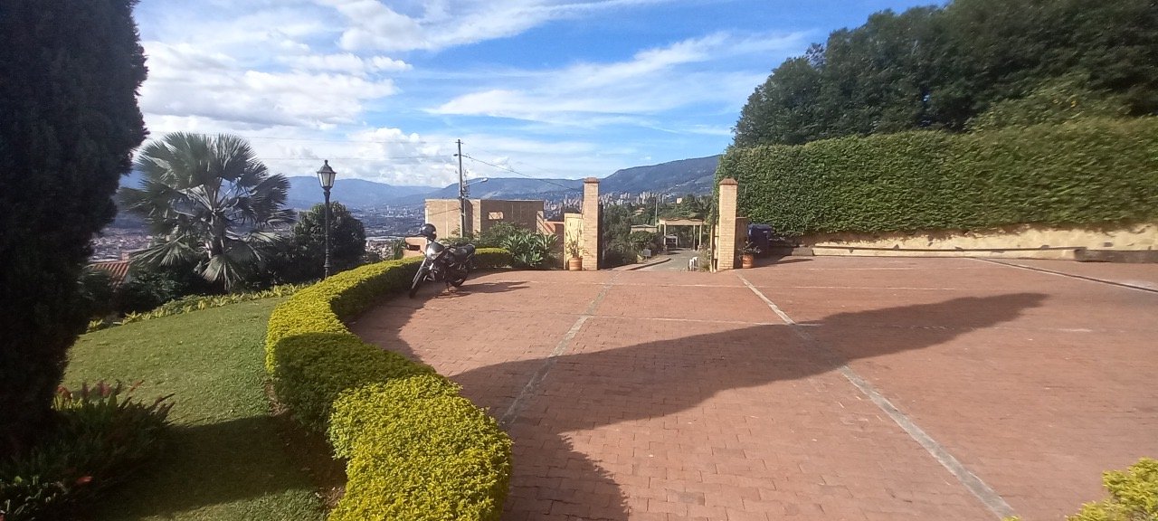 Exclusiva casa en Sabaneta con piscina privada  - Image 5