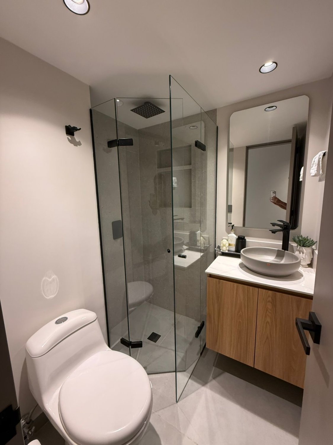 Moderno Apartamento Amoblado en Ubicación Central - Image 17