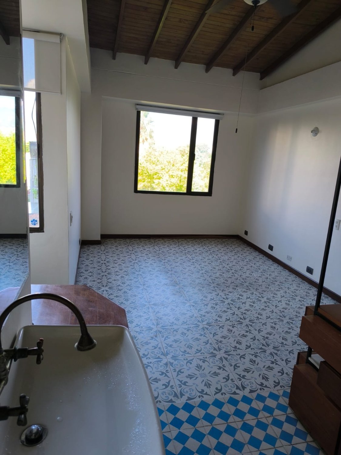 Apartamento en Renta central cerca a Milla de oro  - Image 3