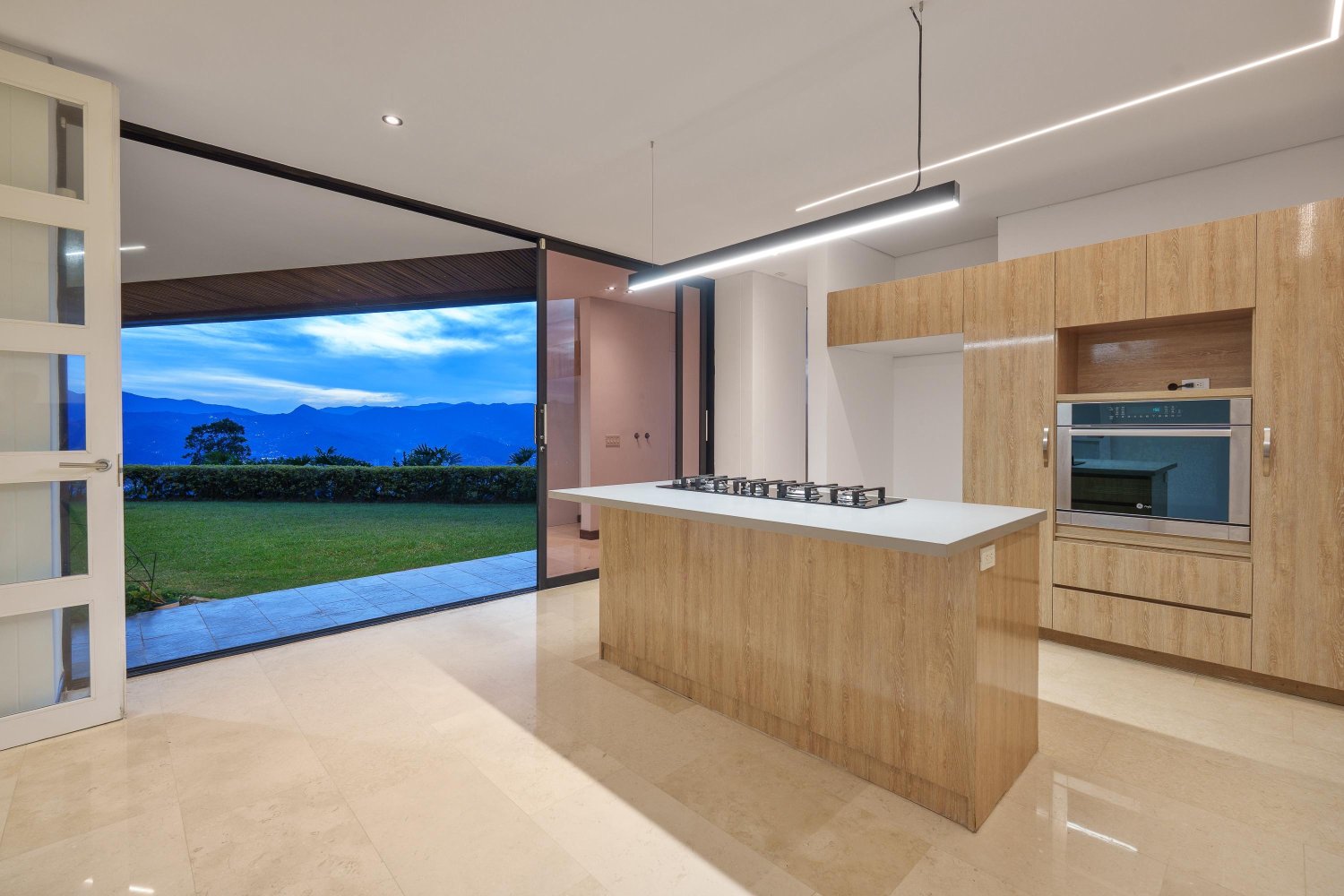 Exclusiva Casa De lujo en Renta y venta con la mejor Vista panorámica a Medellín  - 22