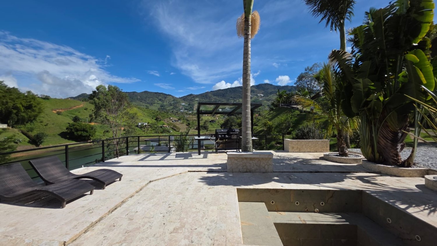 Gran glamping en venta en Guatape  — 2