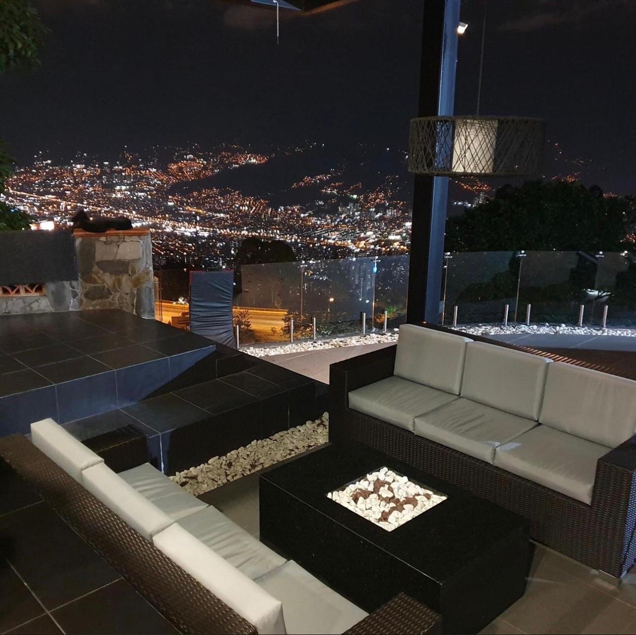 Lujosa casa en las palmas En Renta y venta con Vistas Panoramicas  - Image 3