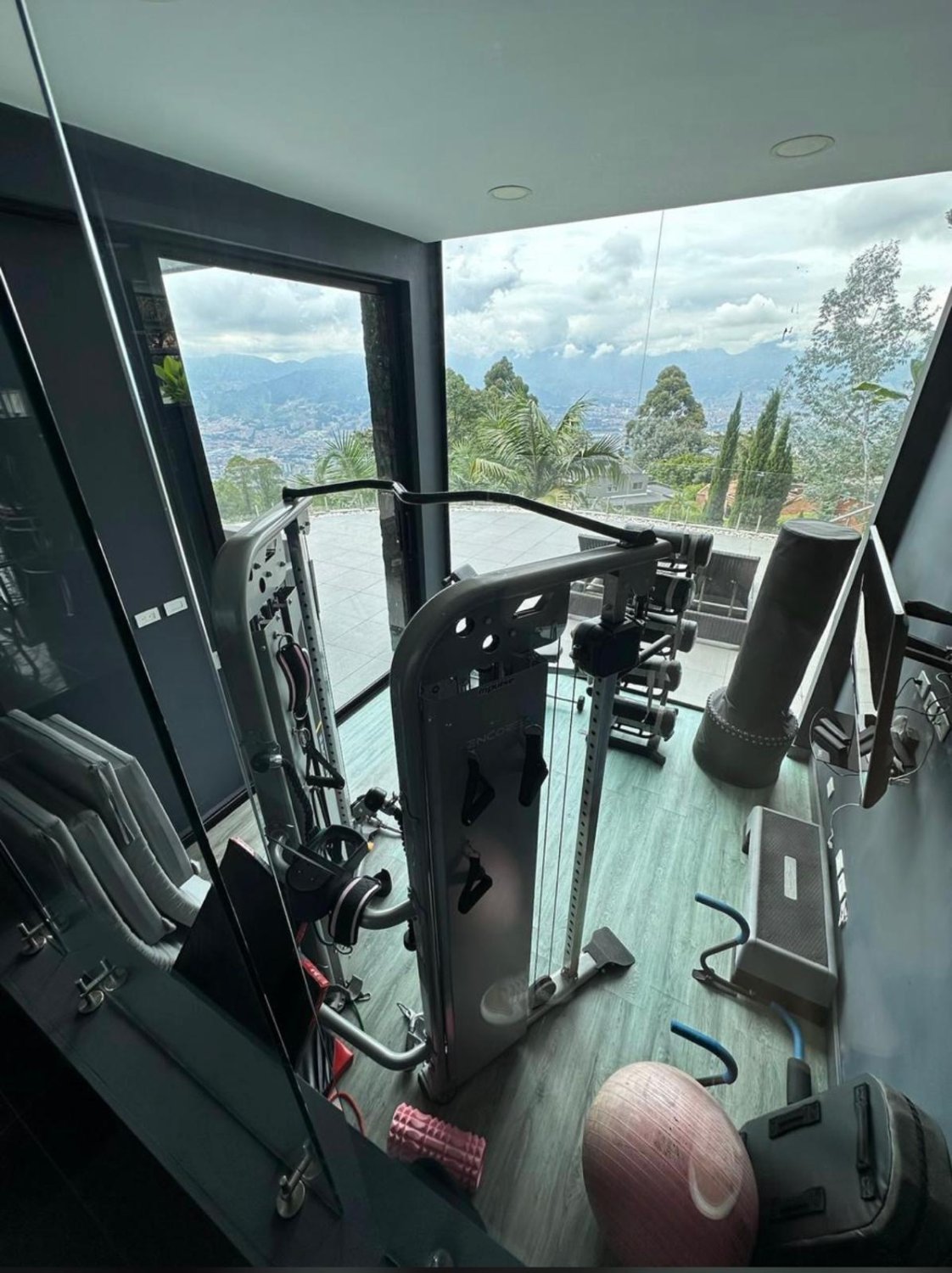 Se renta exclusiva casa en las palmas  - Image 3