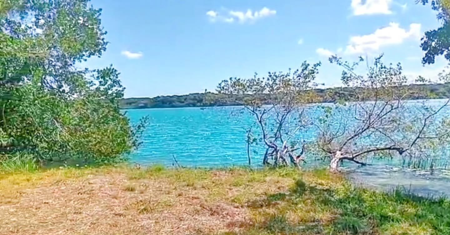 Espectacular lote frente a la laguna en Xul-Ha - Image 1