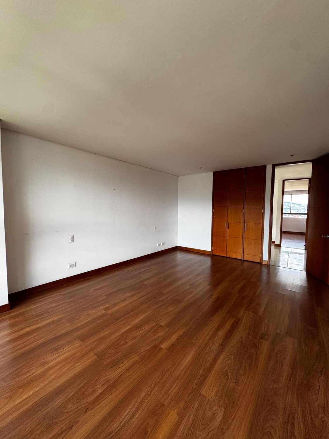 Amplio Apartamento con vista a Medellín en Renta Tradicional  - Image 21