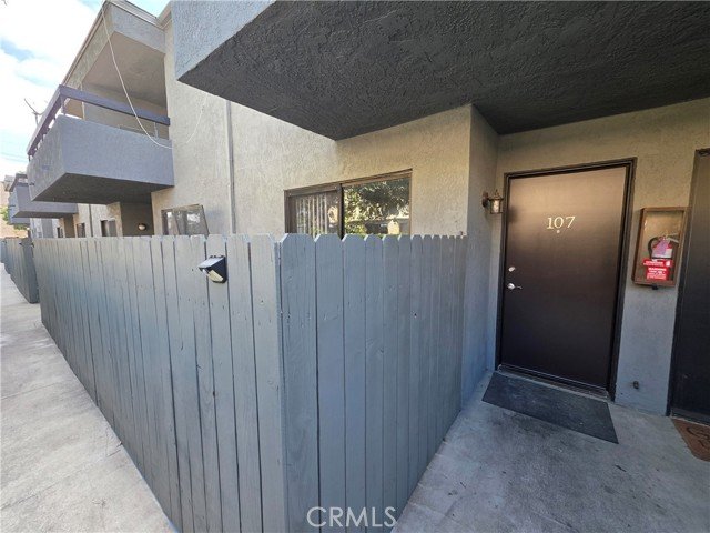 Stylish Van Nuys Townhome - Image 10