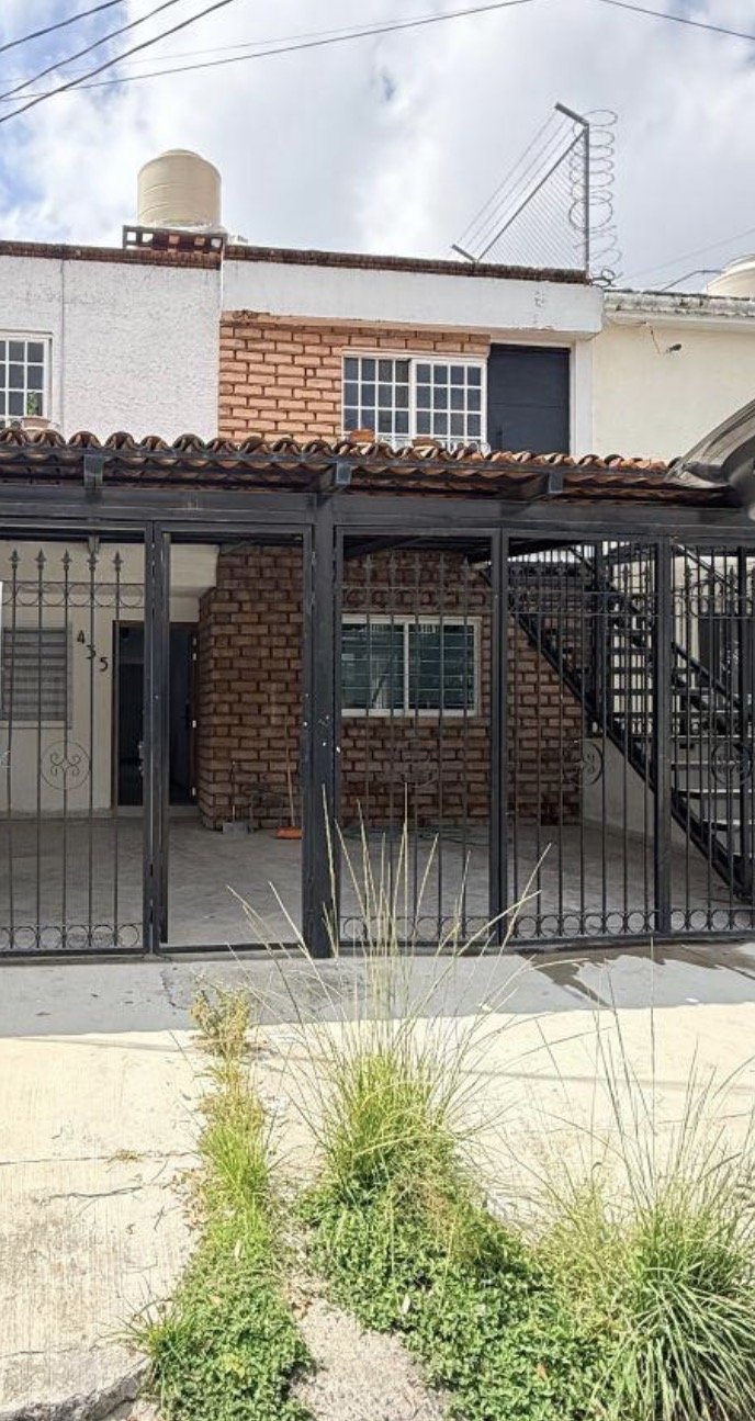Casa en Renta Amplia de 2 Recámaras en Jardines del Sol