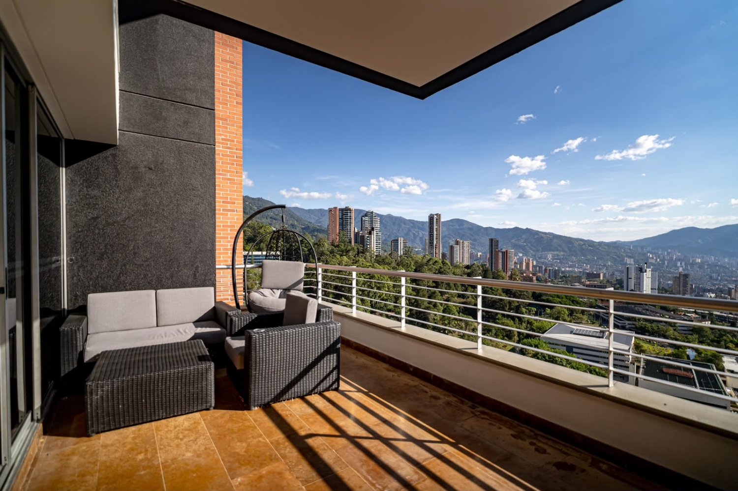 Amplio apartamento con Doble Altura Disponible en Renta amoblado  — 9