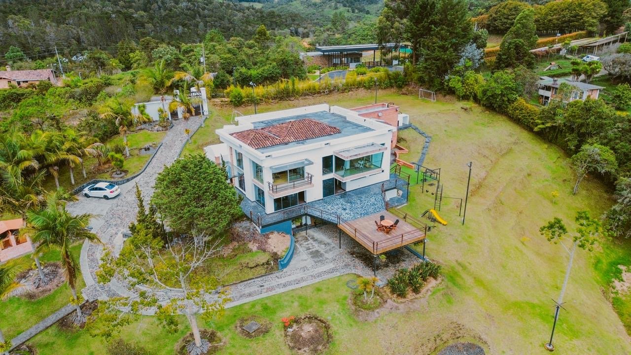 Casa campestre en Medellín en Renta Amoblado   - Image 2
