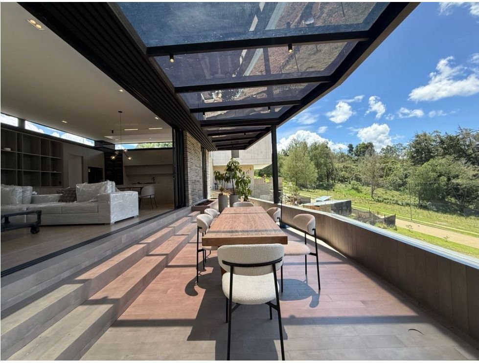 Moderna Casa Disponible en Venta en el alto de las palmas  — 5