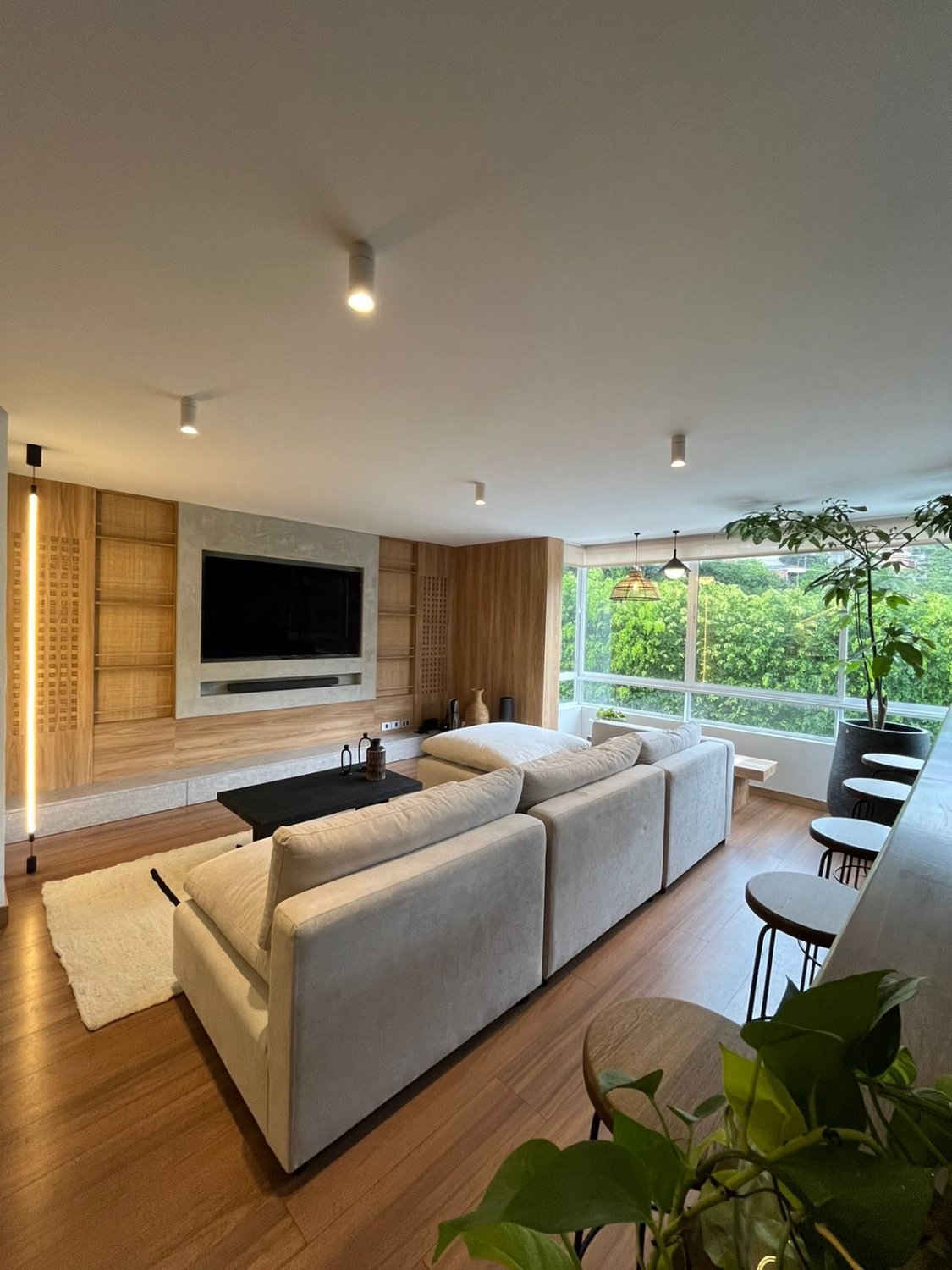 Apartamento cerca al centro comercial Tesoro  - Image 4