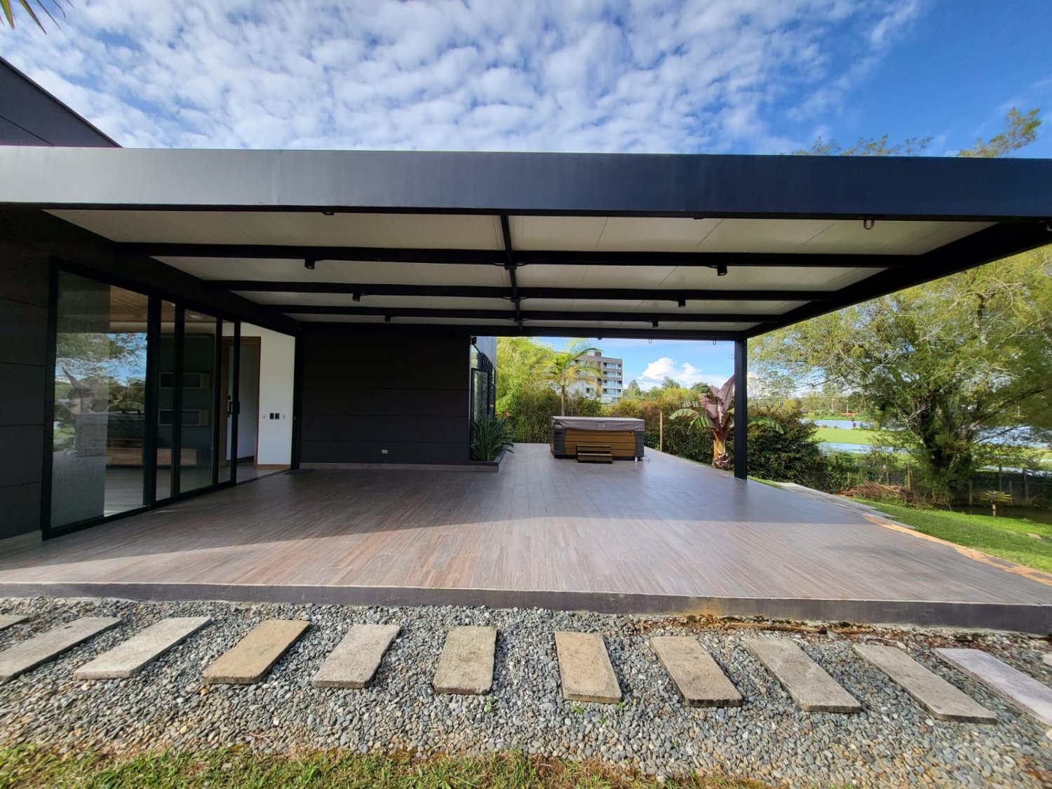 Exclusiva Casa con vista al lago en el sector del Oriente (Llano grande) - Image 13