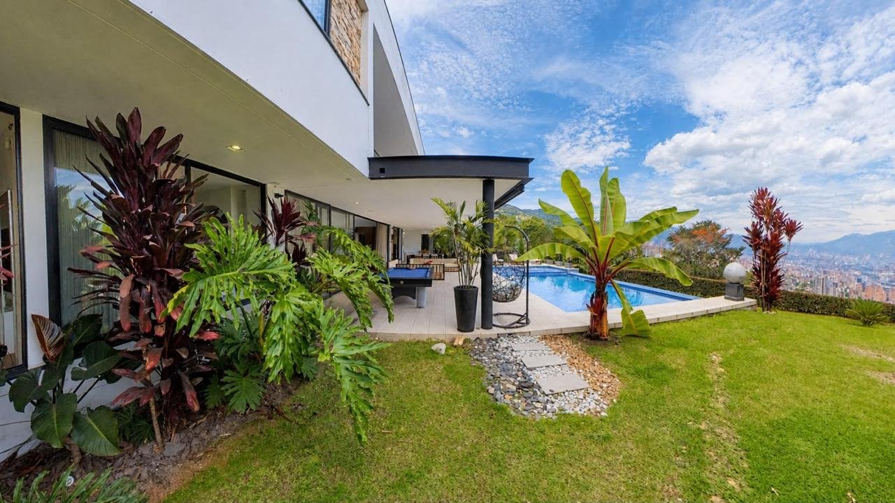 Luxury Villa for Short-Term Rental – Las Palmas, Medellín