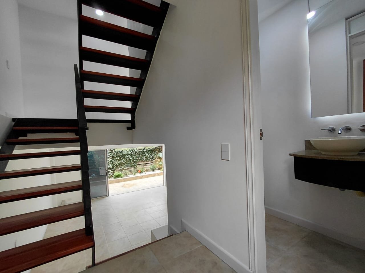Casa en Renta tradicional con fácil Acceso por las Palmas  - Image 22