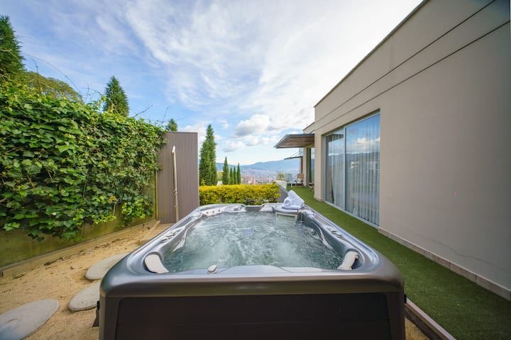 Hermosa casa de alujo en Venta en la zona más exclusiva del poblado 