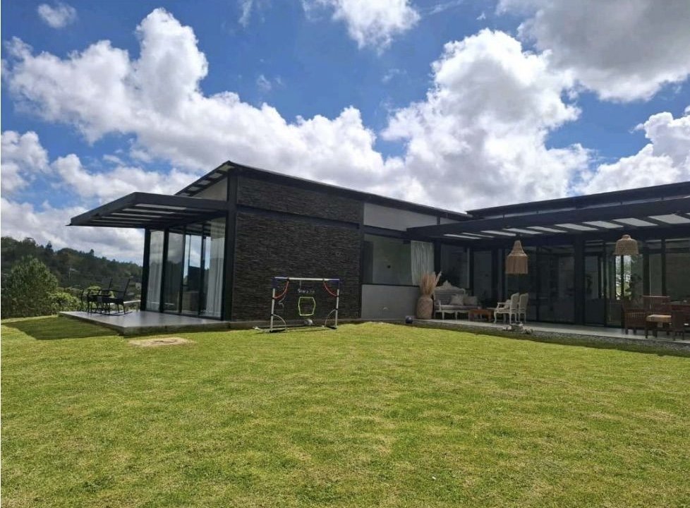 Gran casa disponible en Renta y Venta en altos de Escobero  — 2