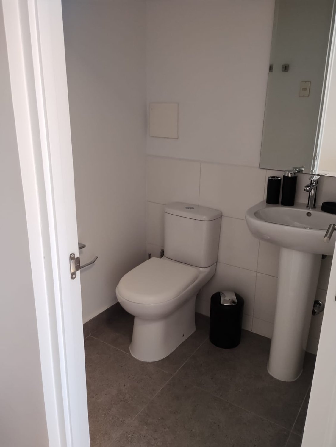 Oficina amoblada frente a Plaza de Armas - Edificio Los Héroes - Image 5