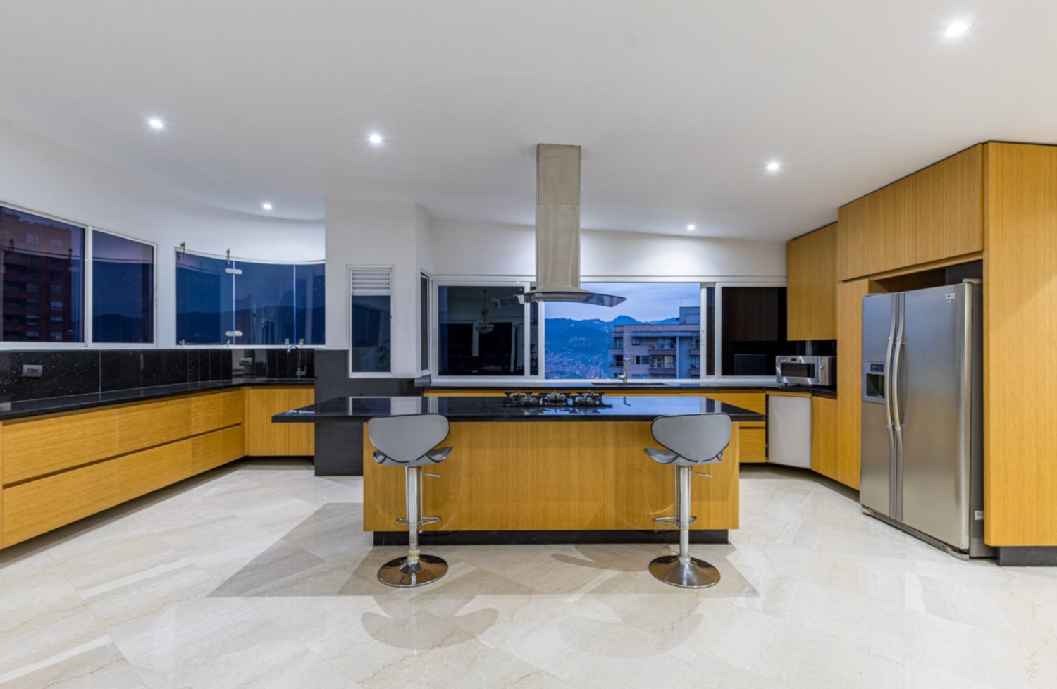 Luxury Penthouse for Short-Term Rental – PH Los Balsos - Image 11