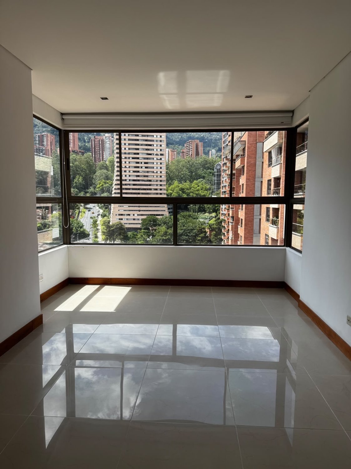 Amplio Apartamento con vista a Medellín en Renta Tradicional  - Image 18