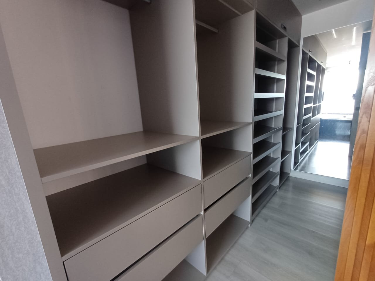 Gran apartamento con vista a la ciudad en Renta en el poblado  — 12