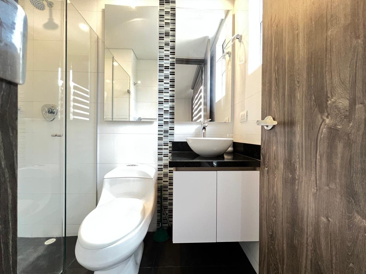 Apartamento en Renta amoblado a pasos del centro comercial el Tesoro - 17