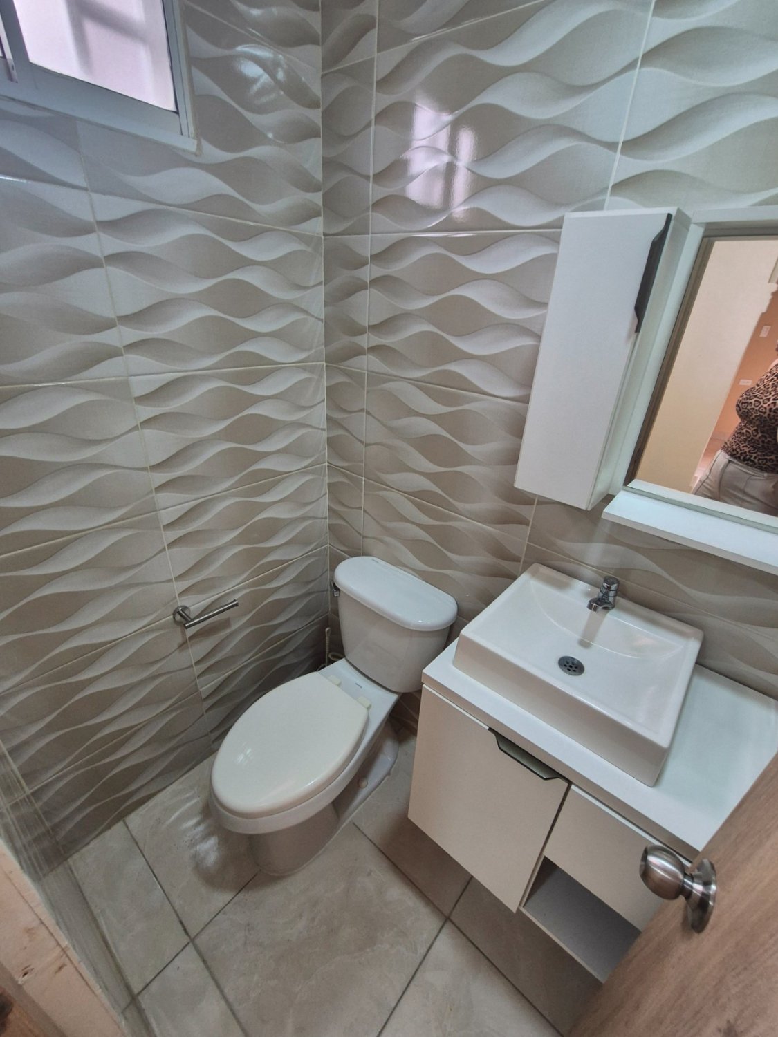 VENTA CASA DE 2 NIVLES EN VILLA CAROLINA - LIBRE DE GRAVAMENES - Image 5