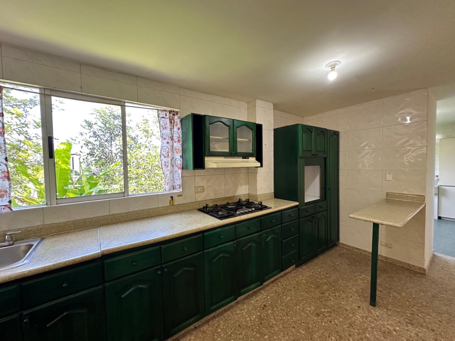 Se Renta casa Colonial en el Poblado con fácil Acceso a Palmas  - Image 4
