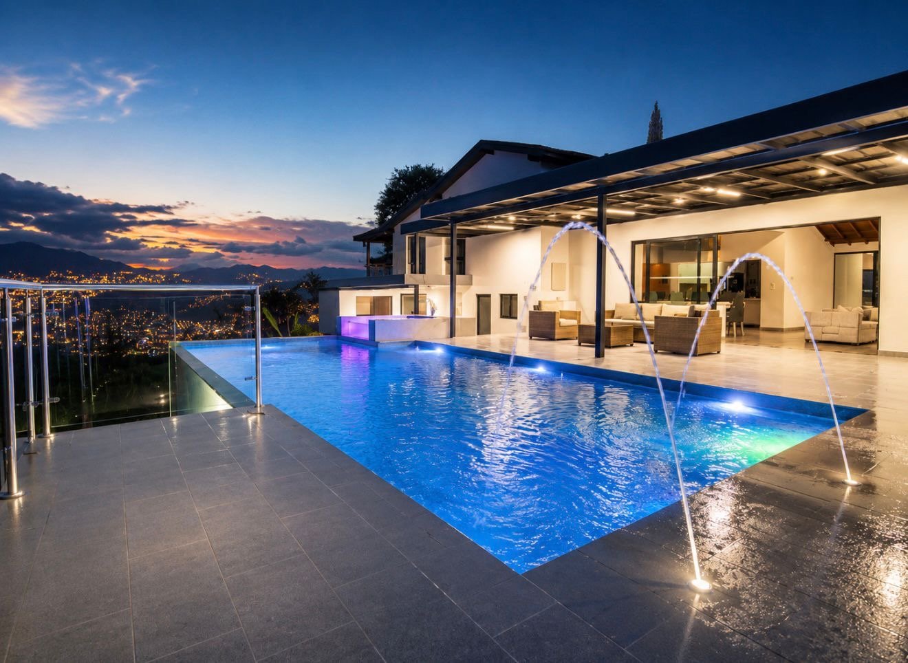 Exclusiva Casa con zonas húmedas con vista a la ciudad en envigado  — 4