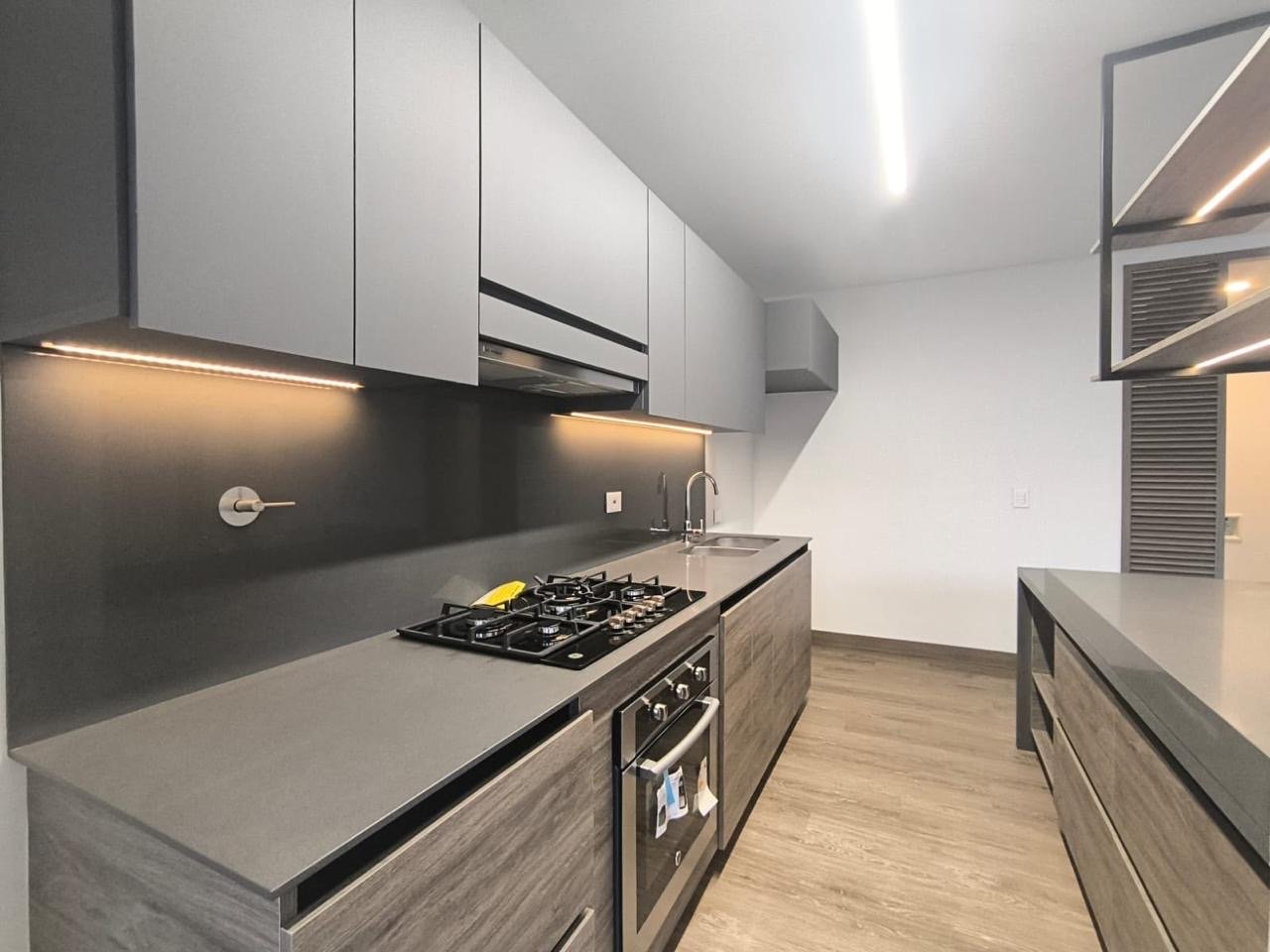 Moderno Apartamento En Poblado — 9