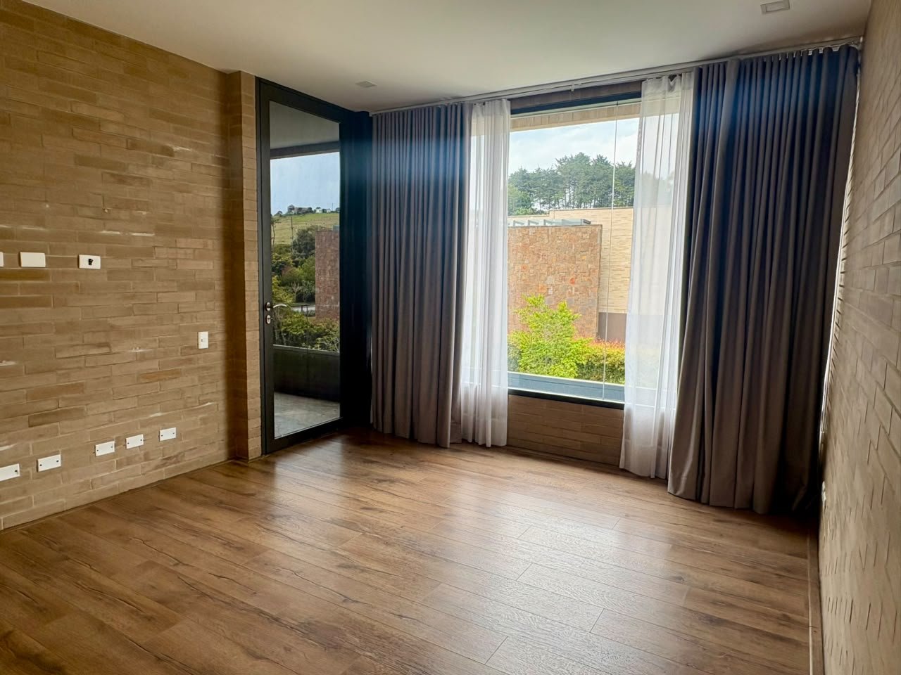 Exclusiva Casa en el alto de las palmas en Venta y renta  — 16