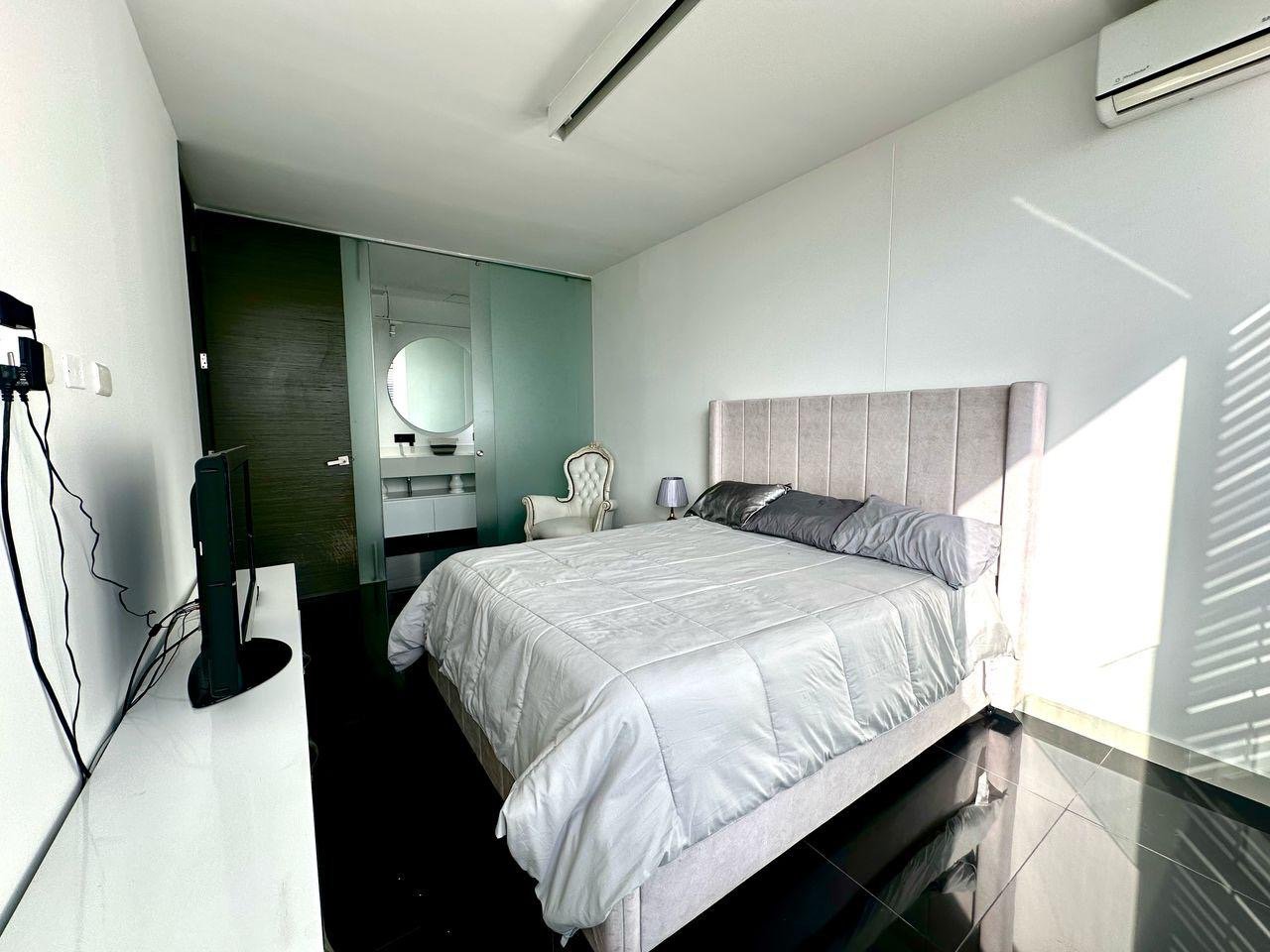 Exclusivo apartamento duplex con terraza y vista a la ciudad y jacuzzi en renta y venta  — 15