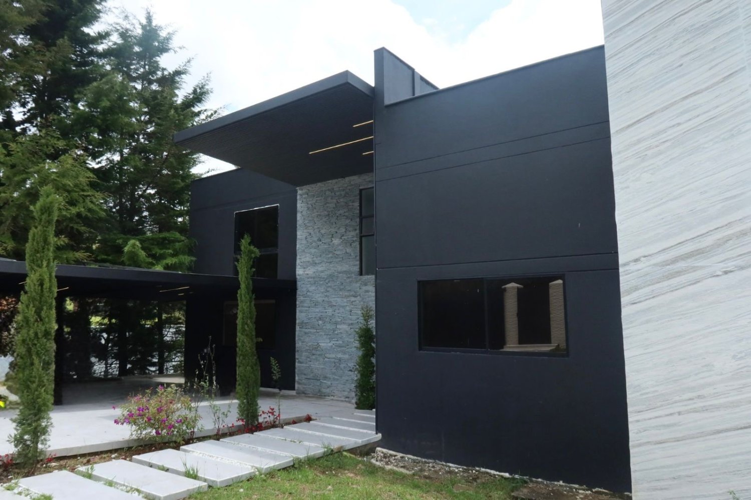 Exclusiva casa en Venta en Escobero - Image 2