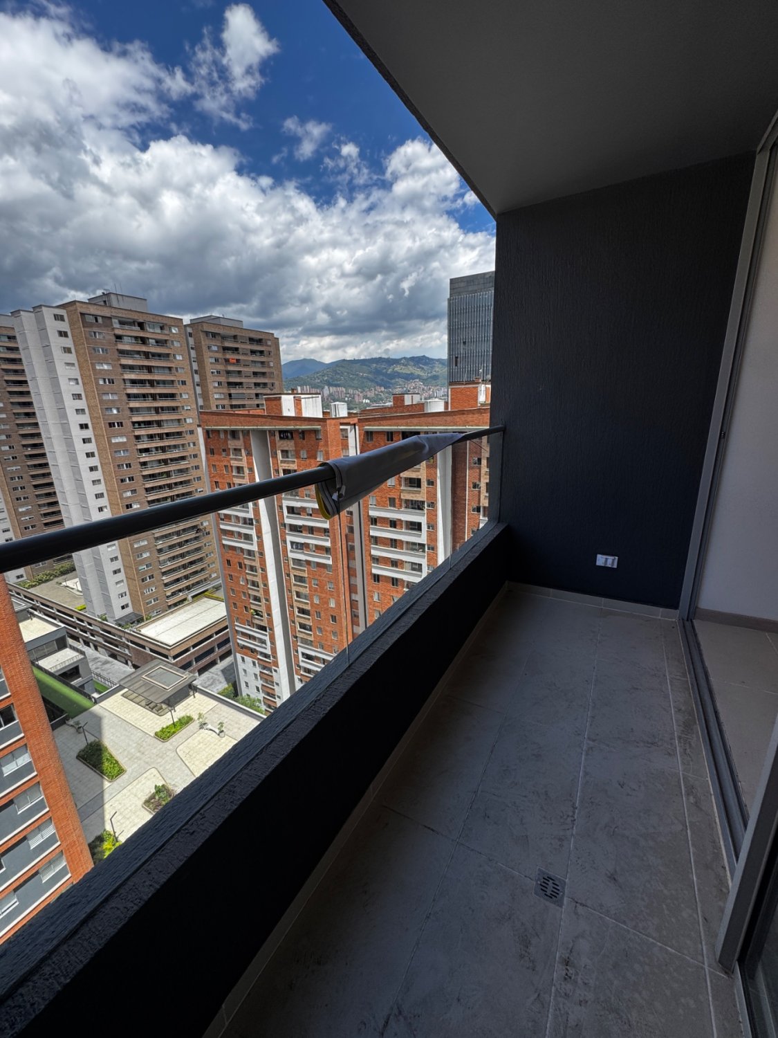 Moderno Apartamento en Renta y Venta en Ciudad Del Rio Poblado - Image 7