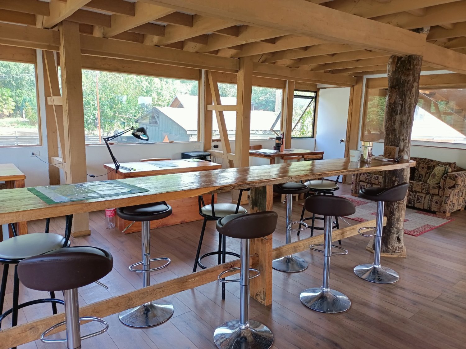 Propiedad comercial de tres pisos  - Image 4