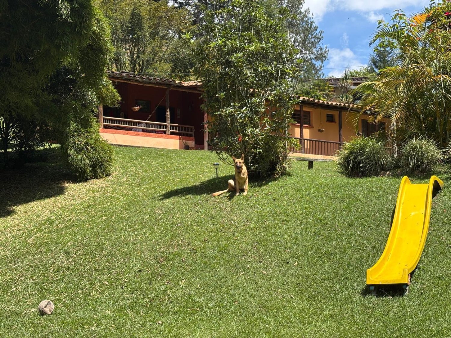 Casa lote disponible en venta en Guarne  con 3 cabañas  — 3