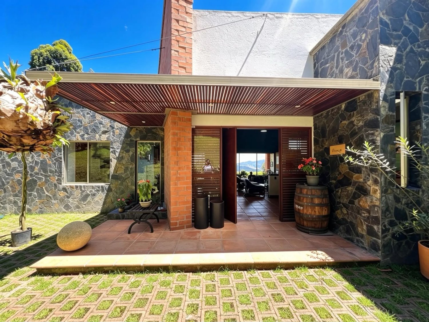 Exclusiva Casa campestre con amplio lote en Venta y renta  — 5